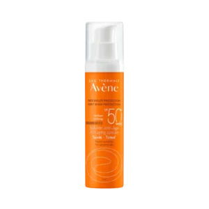 Bloqueador solar antiedad con color AVENE